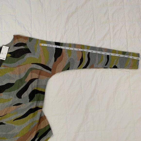 Two Twenty Five  Sweater NWT, Camo, Cashmere Blend Size S - Picture 7 of 7